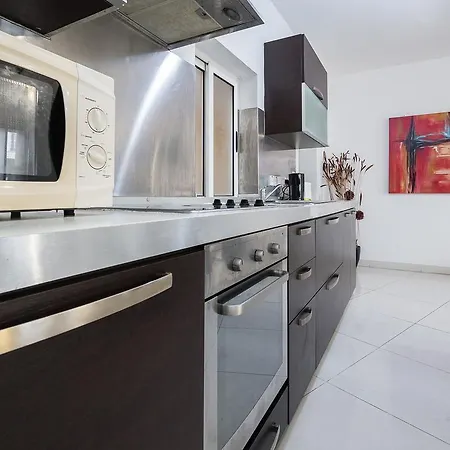 Central Apartment Saint Julian's