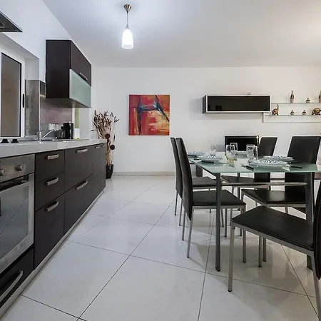Central Apartment Saint Julian's